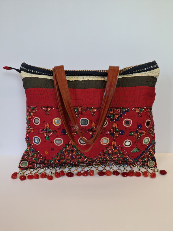 Red tote, embroidered with zip
