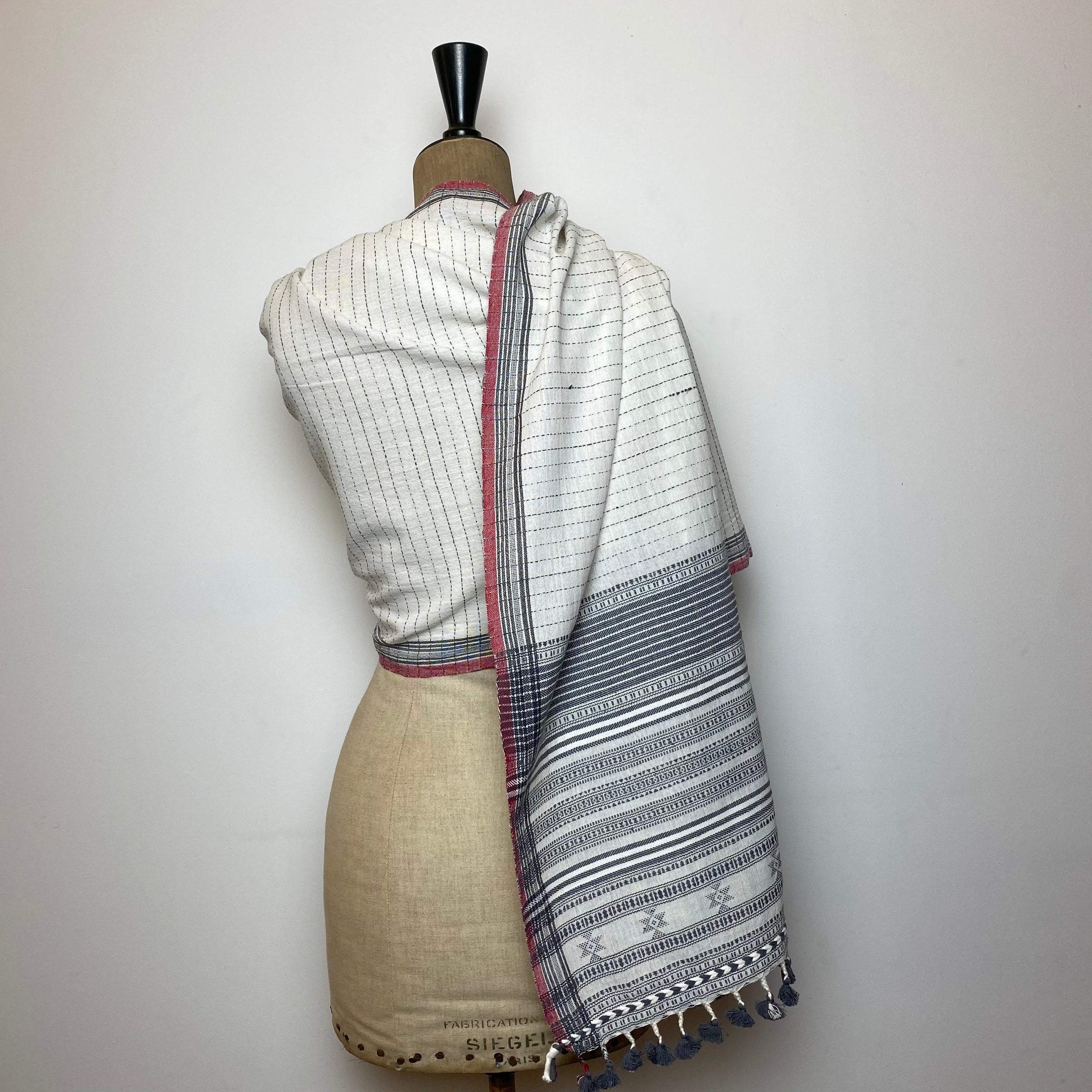 Bhujodi: Master Weavers of Kutch – ARTISANS'