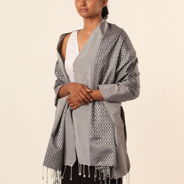Mussanje Theru Khun Cotton-Silk Stole: Pale Grey